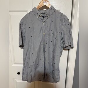 Men’s GAP button down shirt
